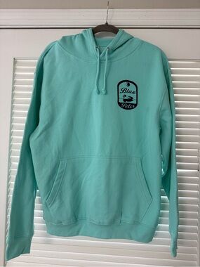 BNWOT Virginia Beach Blue Pete’s Mint Green Crewneck Sweater - Women's M